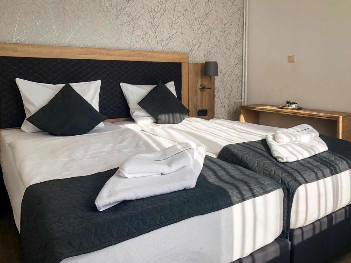 Hotel Bobr Chomutov Exterior photo